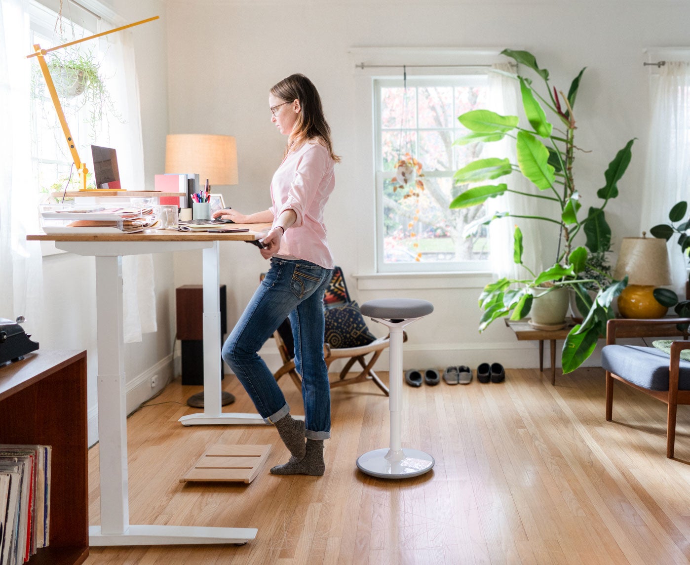 Luna standing desk stool 2025